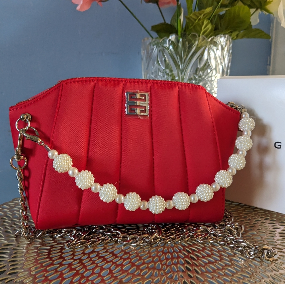 Givenchy - Picture 4 of 8